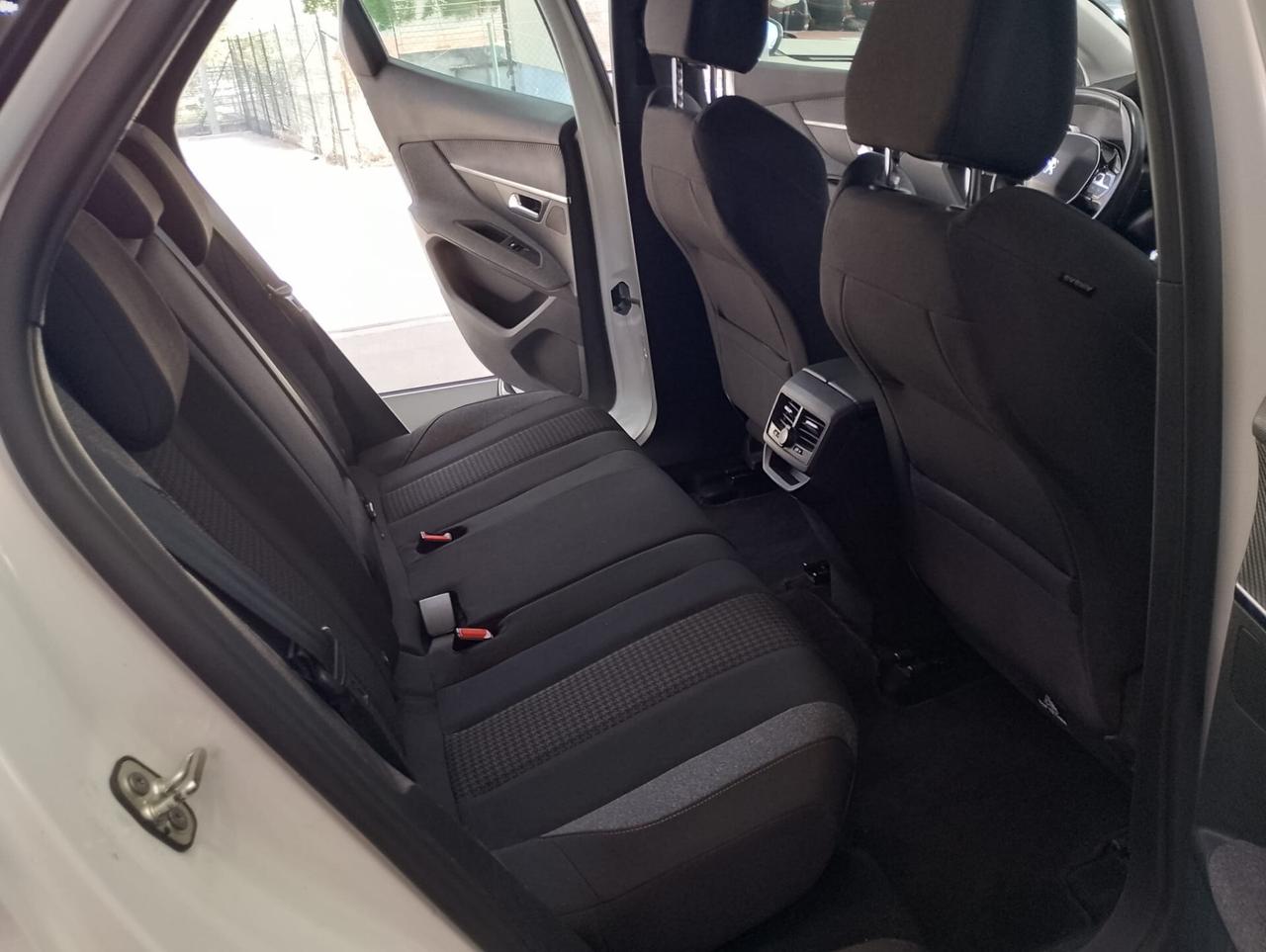 Peugeot 3008 BlueHDi 130 S&S Active