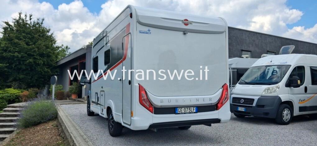 Bürstner Lyseo 684G Ampia zona giorno e bagno in coda