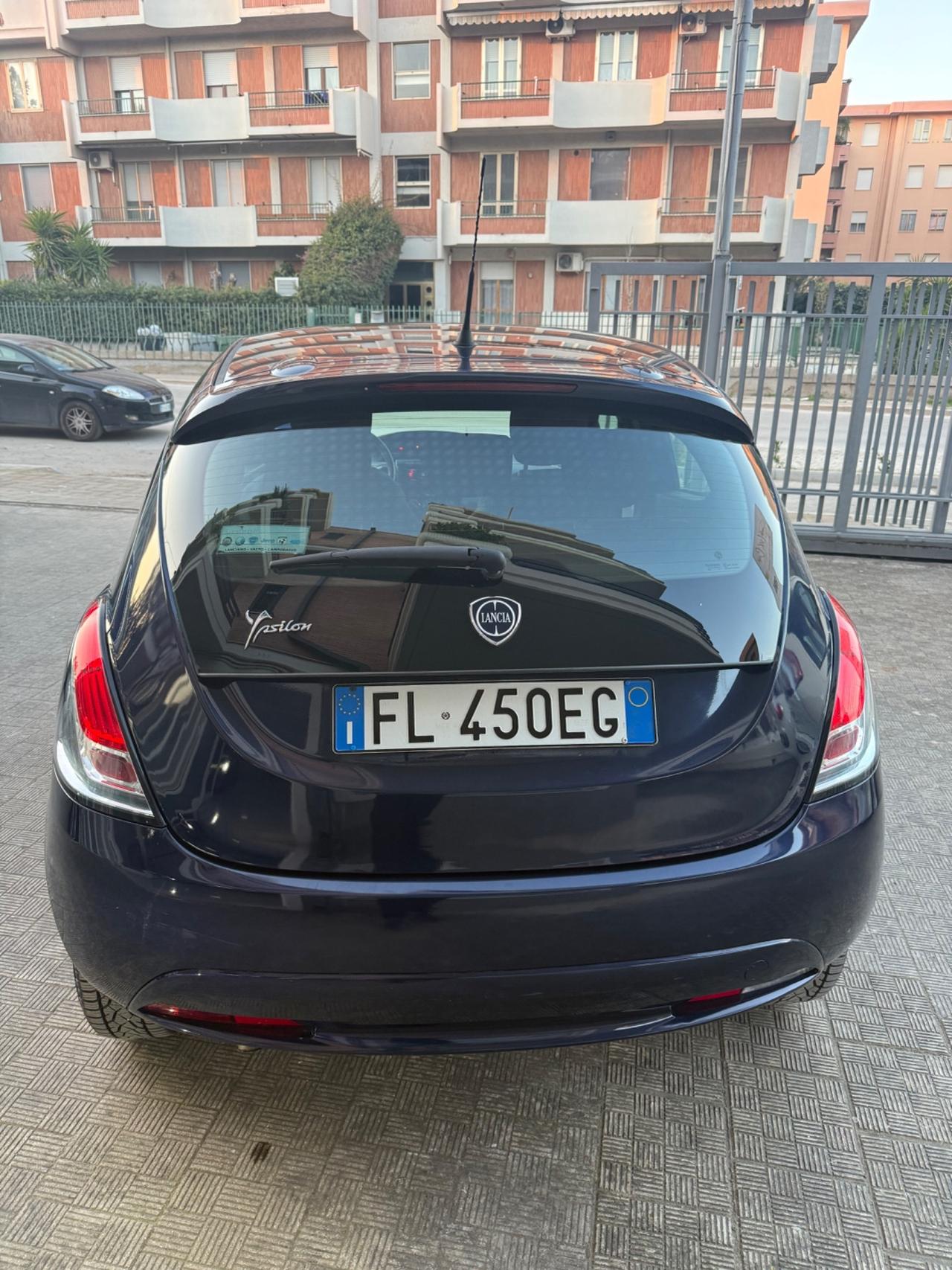 Lancia Ypsilon 1.2 69 CV 5 porte GPL Ecochic Silver