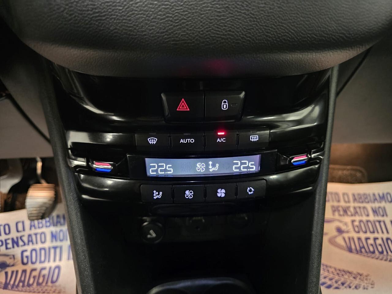 Peugeot 208 1.2 VTi 82 CV 2013 NEOPATENTATI