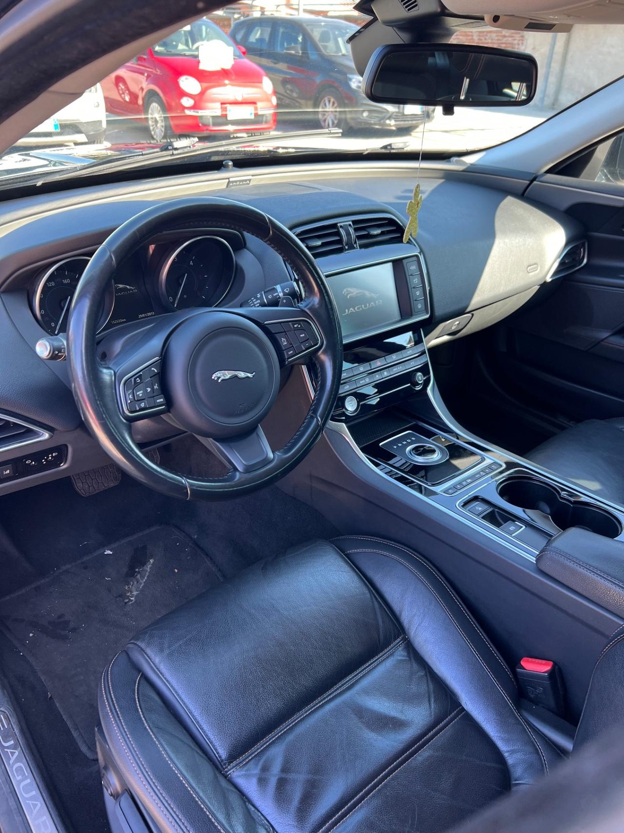 Jaguar XE 2.0 D Turbo 180CV Pure
