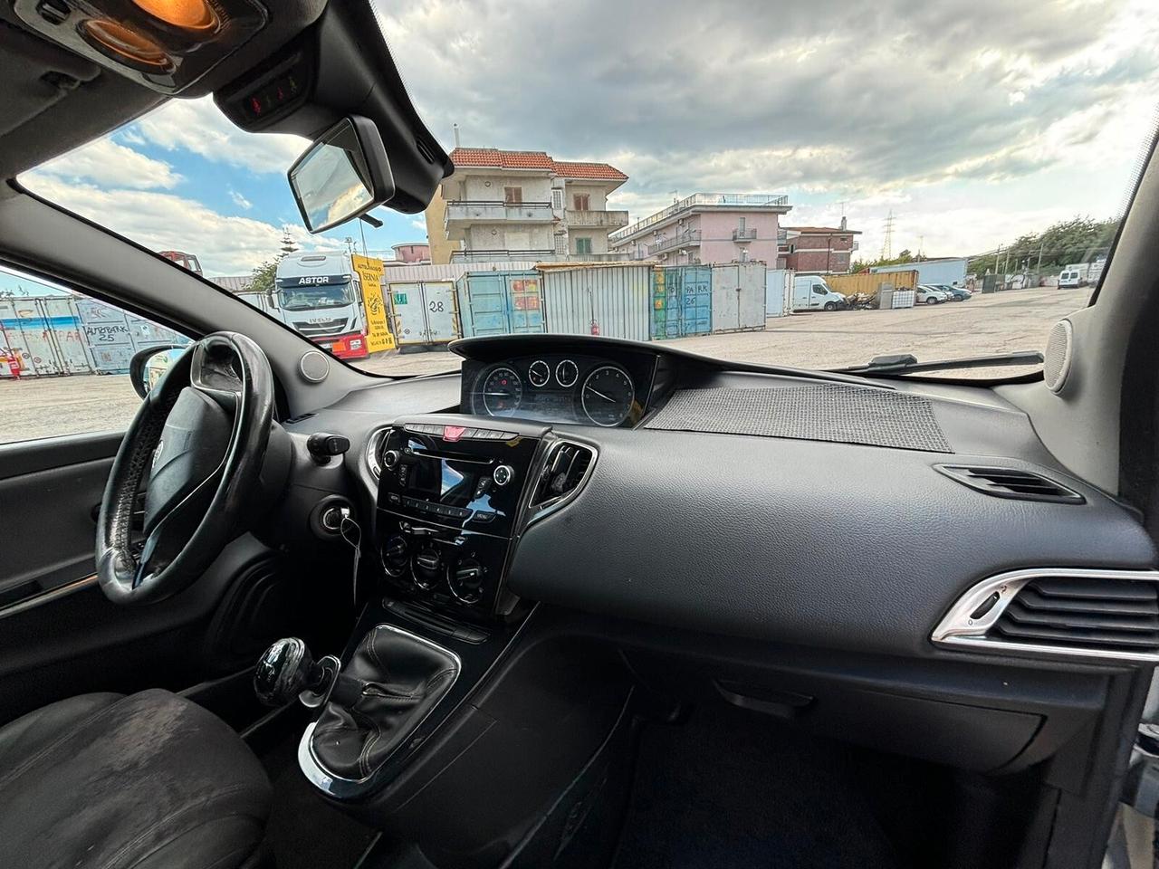 Lancia Ypsilon 0.9 TWINAIR 85 CV 5P METANO ECOCHIC GOLD