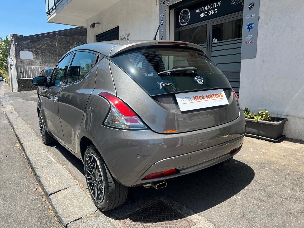 Lancia Ypsilon 1.2 69 CV 5 porte Platinum