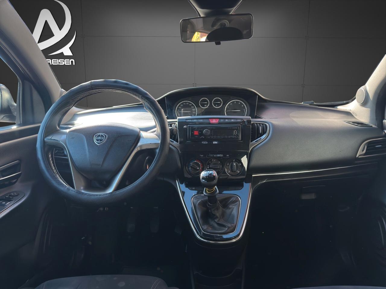 Lancia Ypsilon 1.2 69 CV 5 porte Silver ADATTA NEOPATENTATI