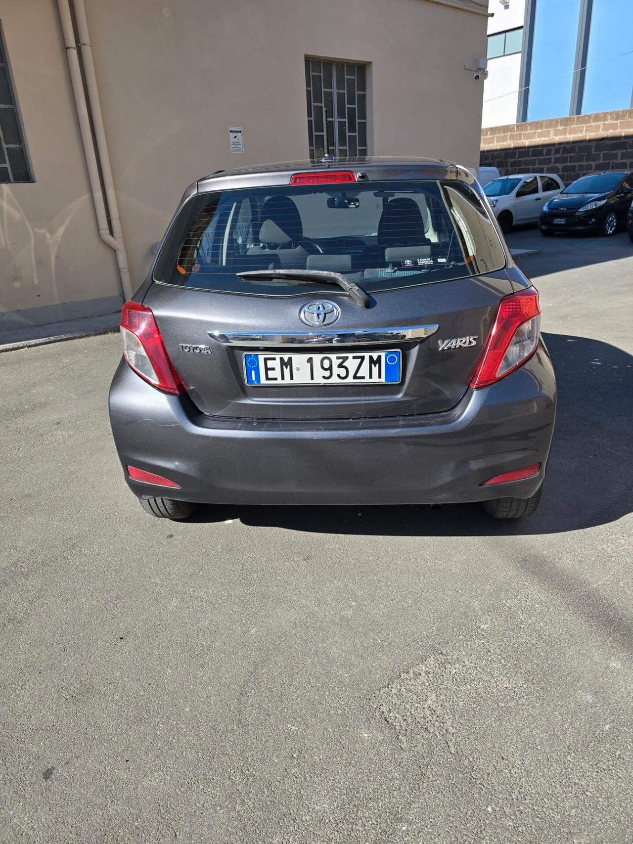 Toyota Yaris 1.0 5 porte Lounge perfetta possibilita 12 mesi garanzia