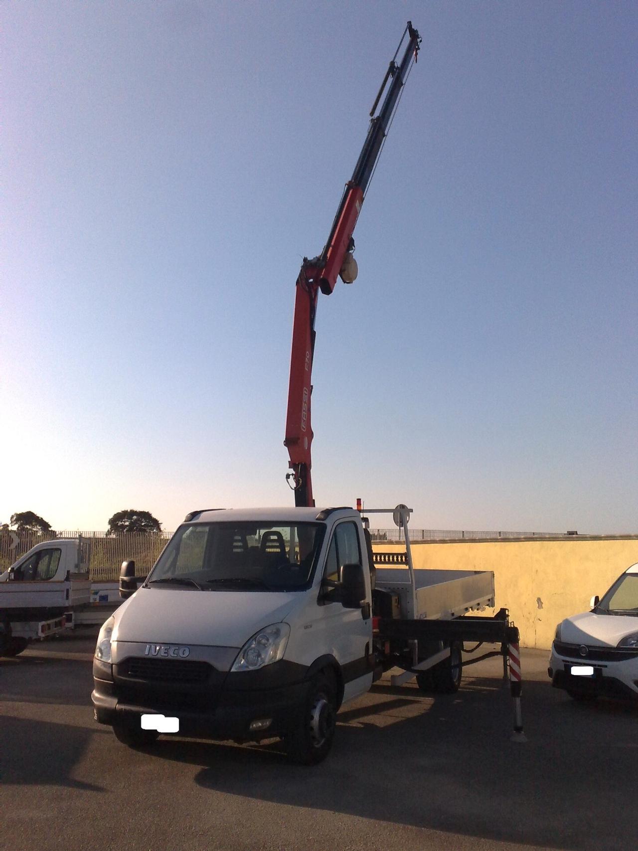 Iveco 65c17 3000cc cassone fisso con grù - 2013