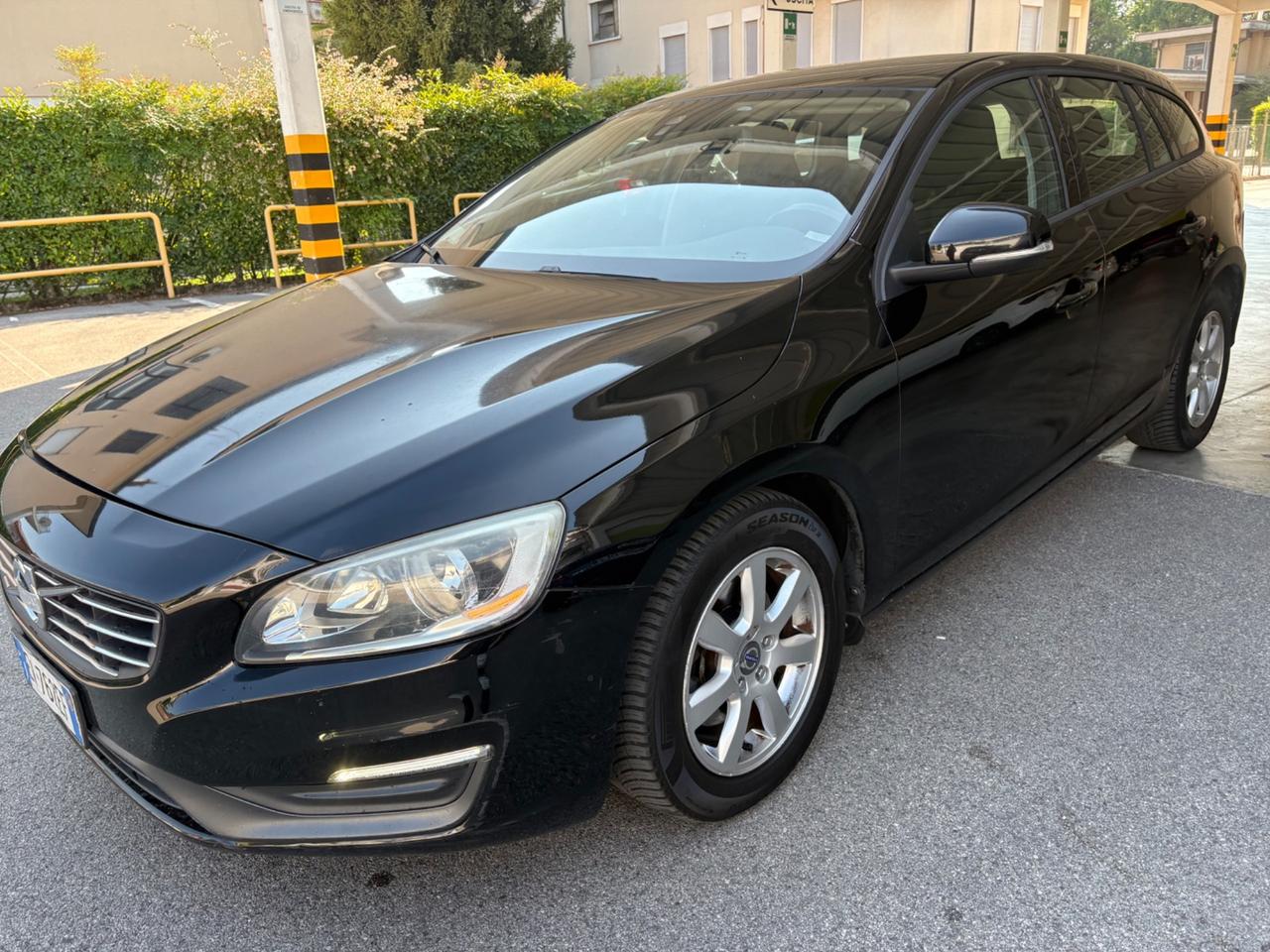Volvo V60 ..2.0 D3 R momentum anno 2014