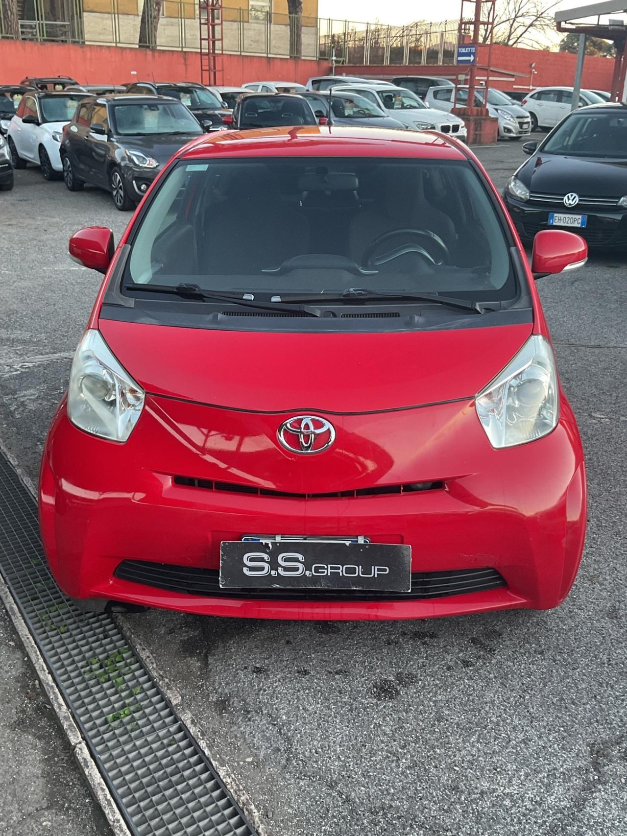 Toyota iQ 1.0 -neopatentati-rate-garanzia-permute