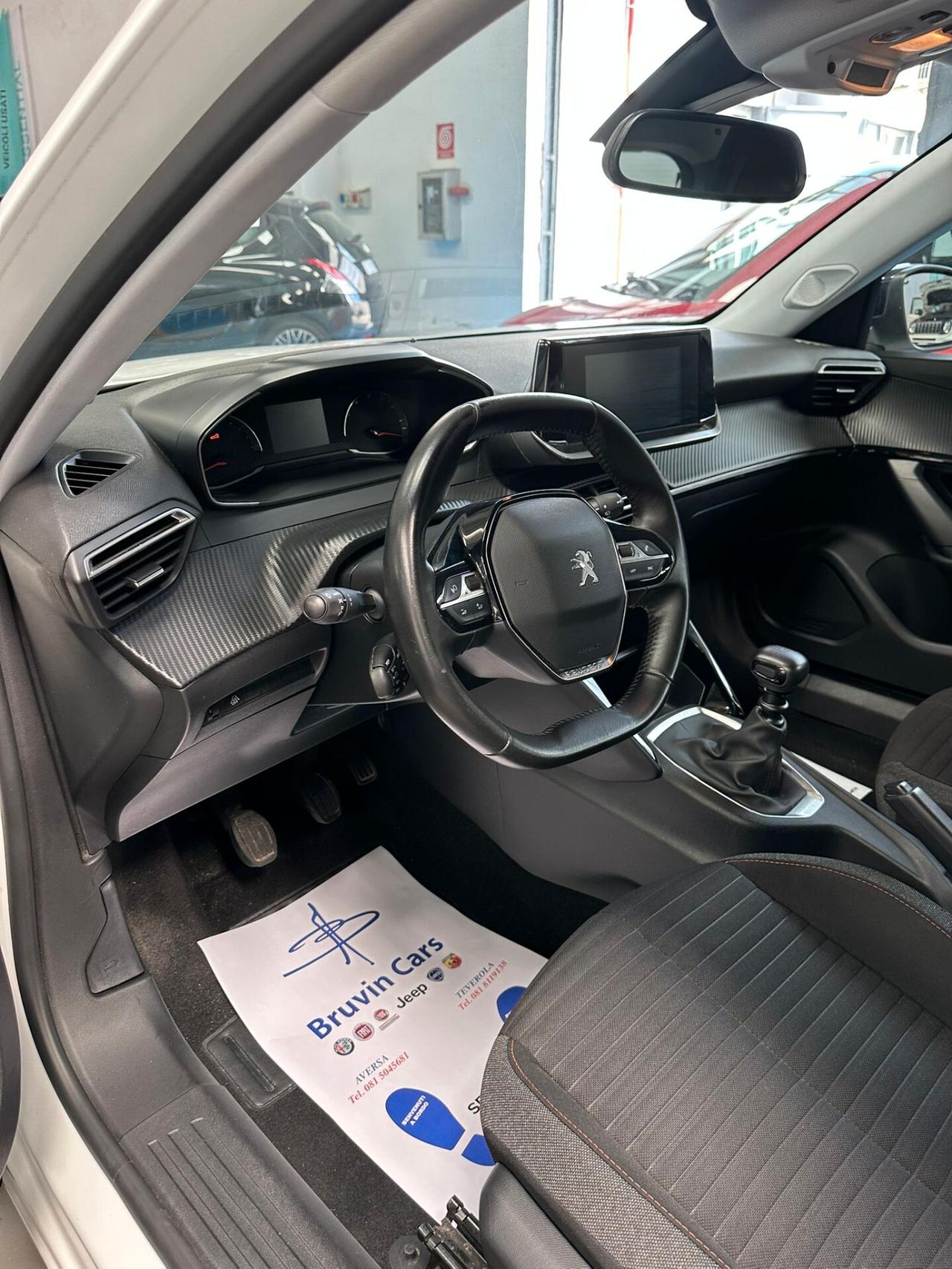 Peugeot 2008 1.2 PureTech 100 full optional