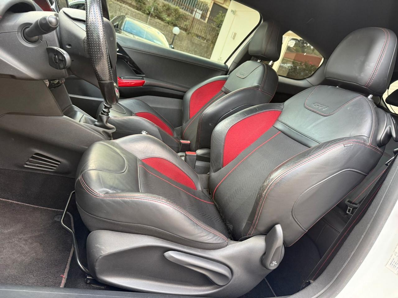 Peugeot 208 1.6 THP 200 CV 3 porte GTi