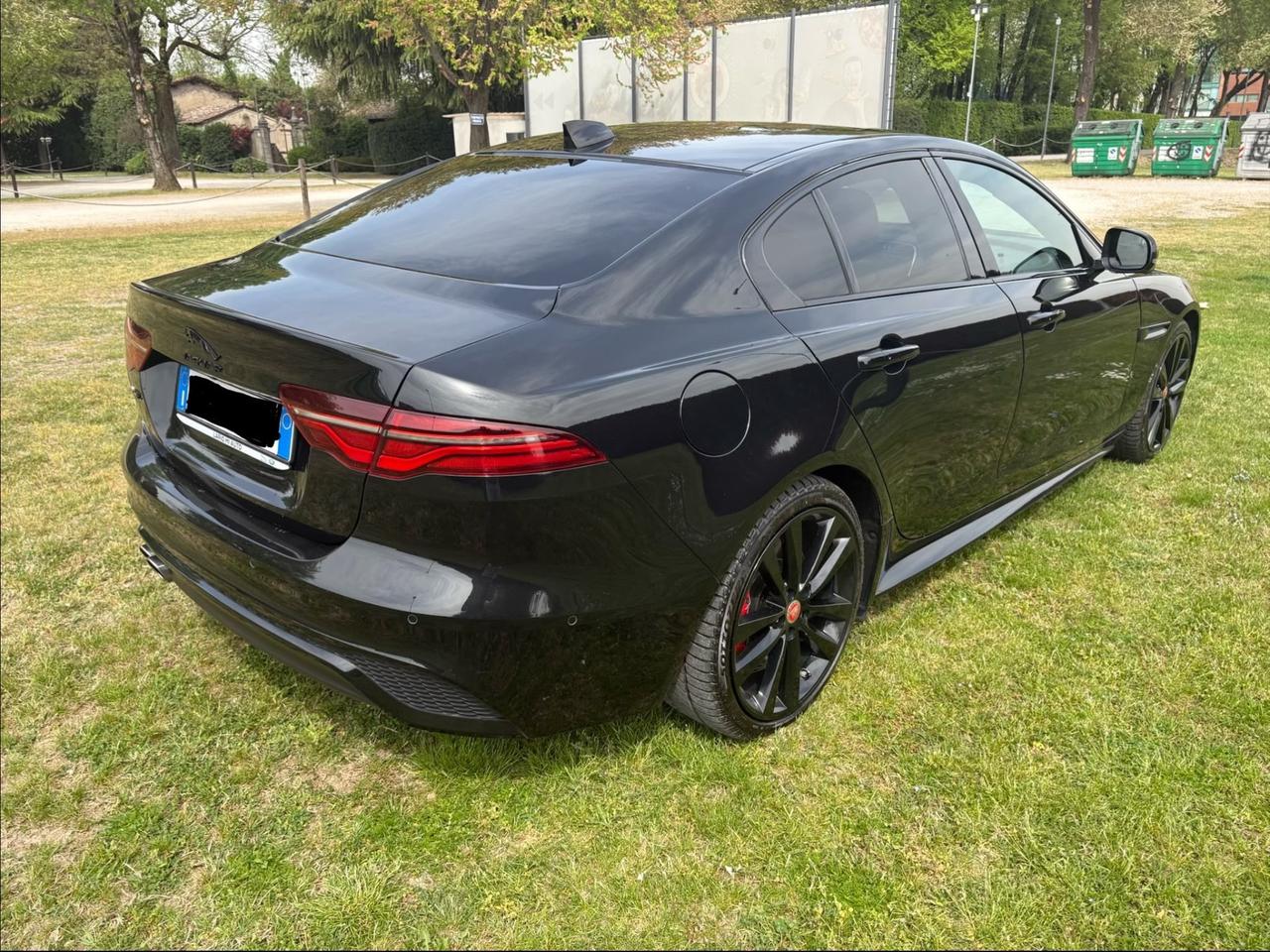 Jaguar XE 2.0 D 204 CV aut. R-Dynamic black edition