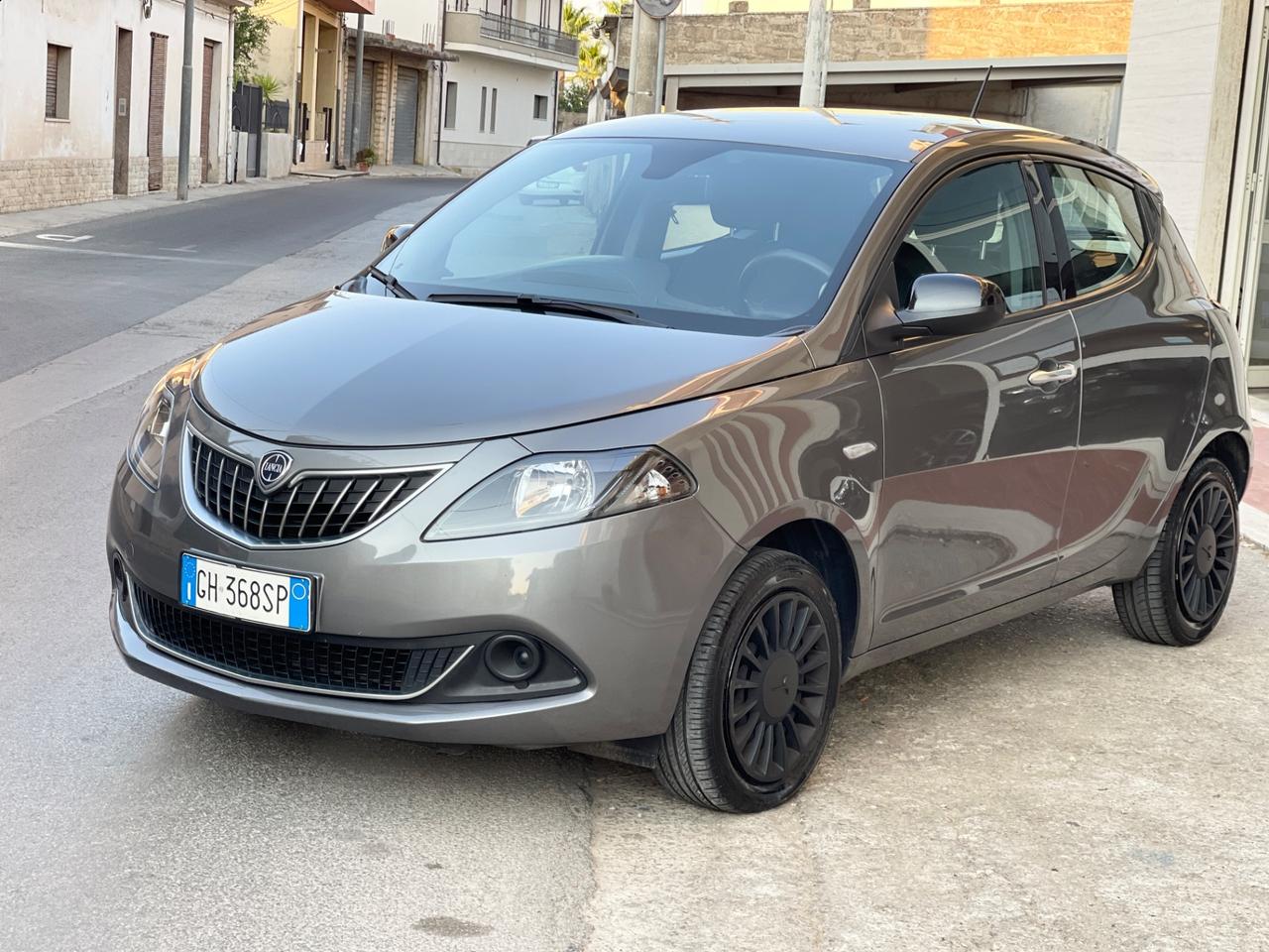 Lancia Ypsilon 1.0 5 porte S&S Hybrid Silver 2022