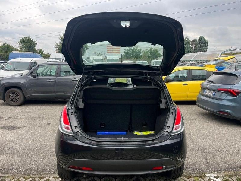 Lancia Ypsilon Ypsilon 1.0 FireFly 5 porte S&S Hybrid Silver Plus