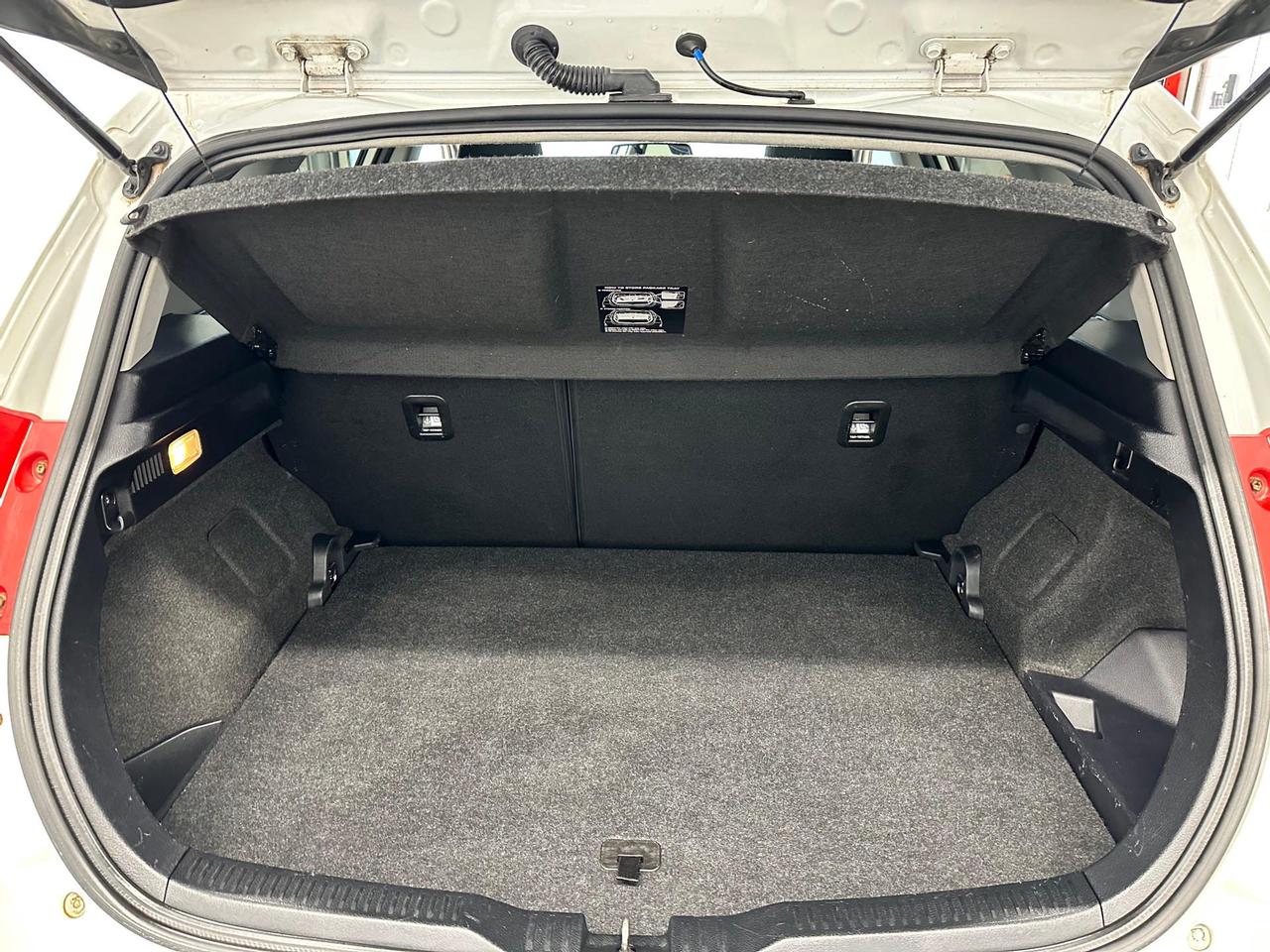 Toyota Auris 5p 1.8h Lounge