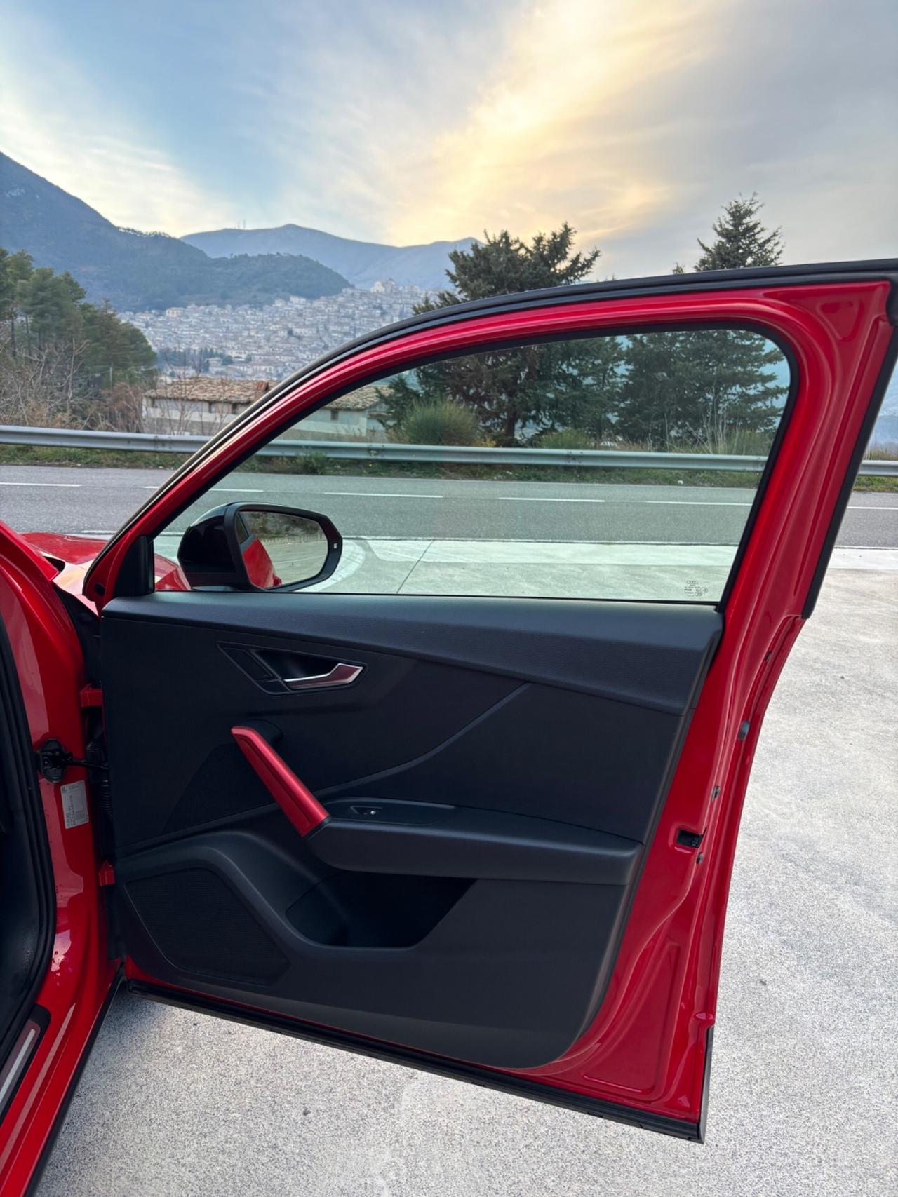 Audi Q2 1.6 TDI S line RED Edition