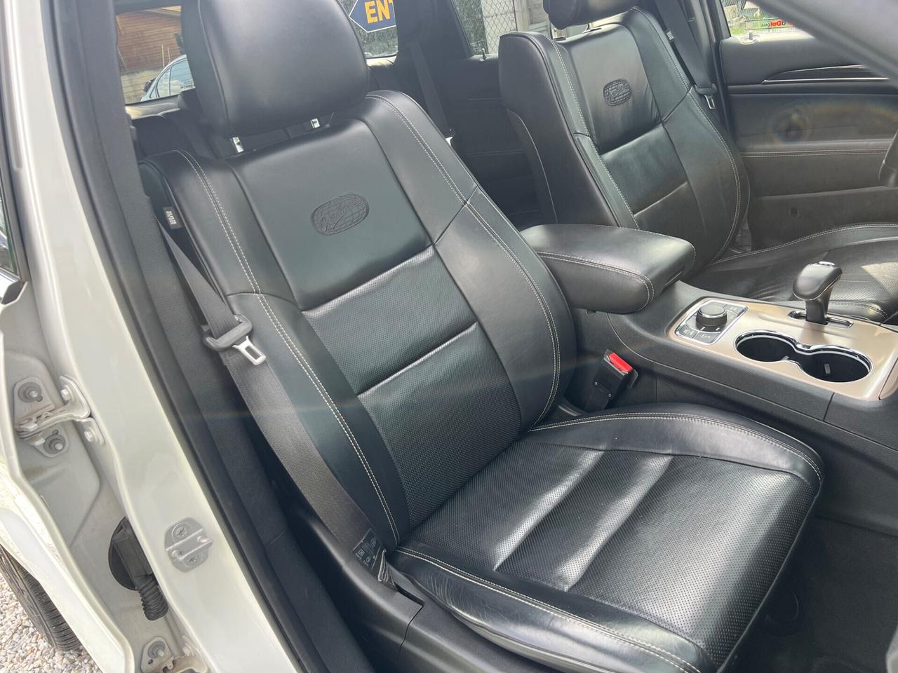 Jeep Grand Cherokee Overland FULL-OPTIONAL