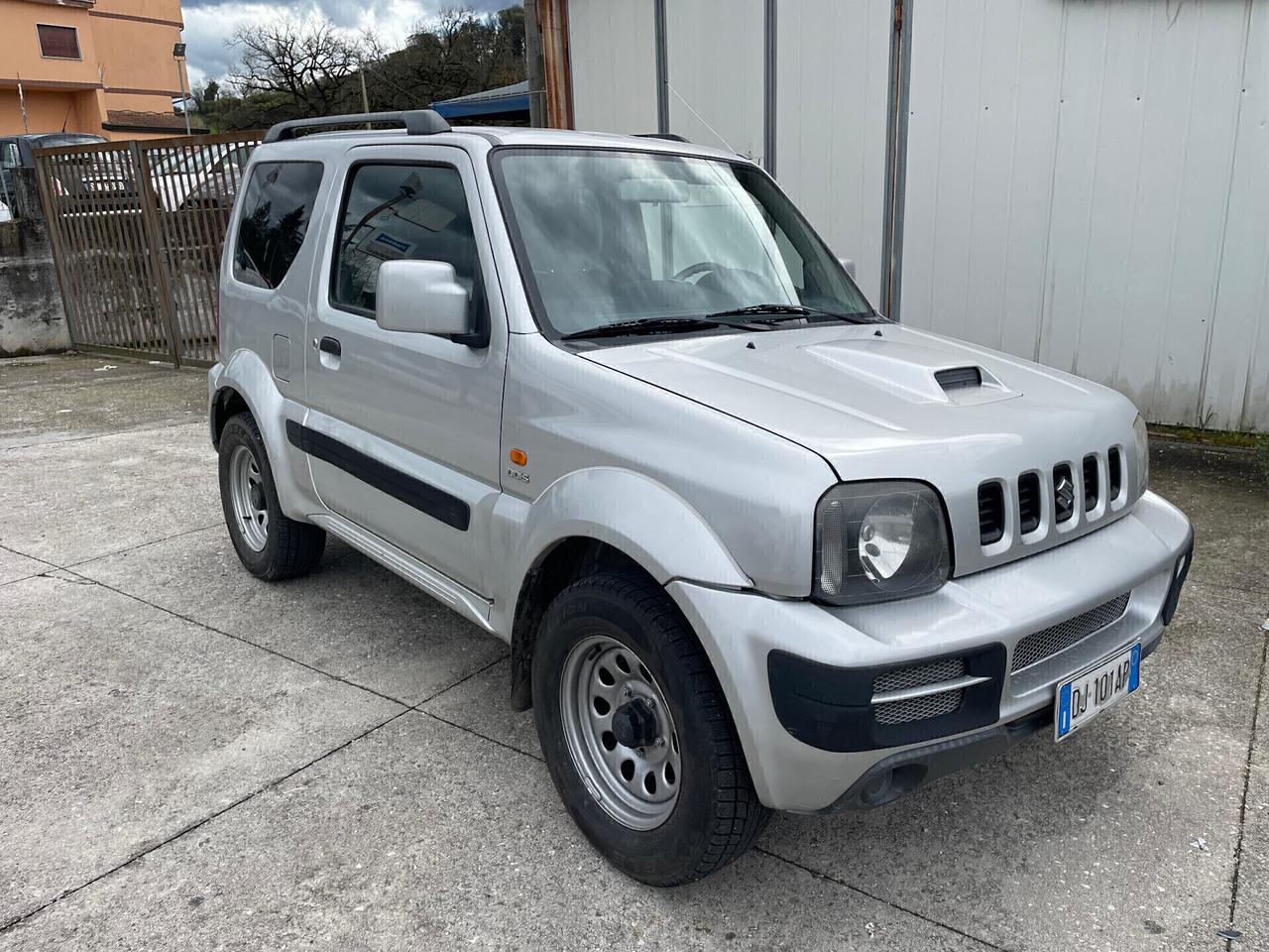 Suzuki Jimny 1.5 DDiS cat 4WD GANCIO TRAINO TAGLIANDATA 4 GOMME NUOVE