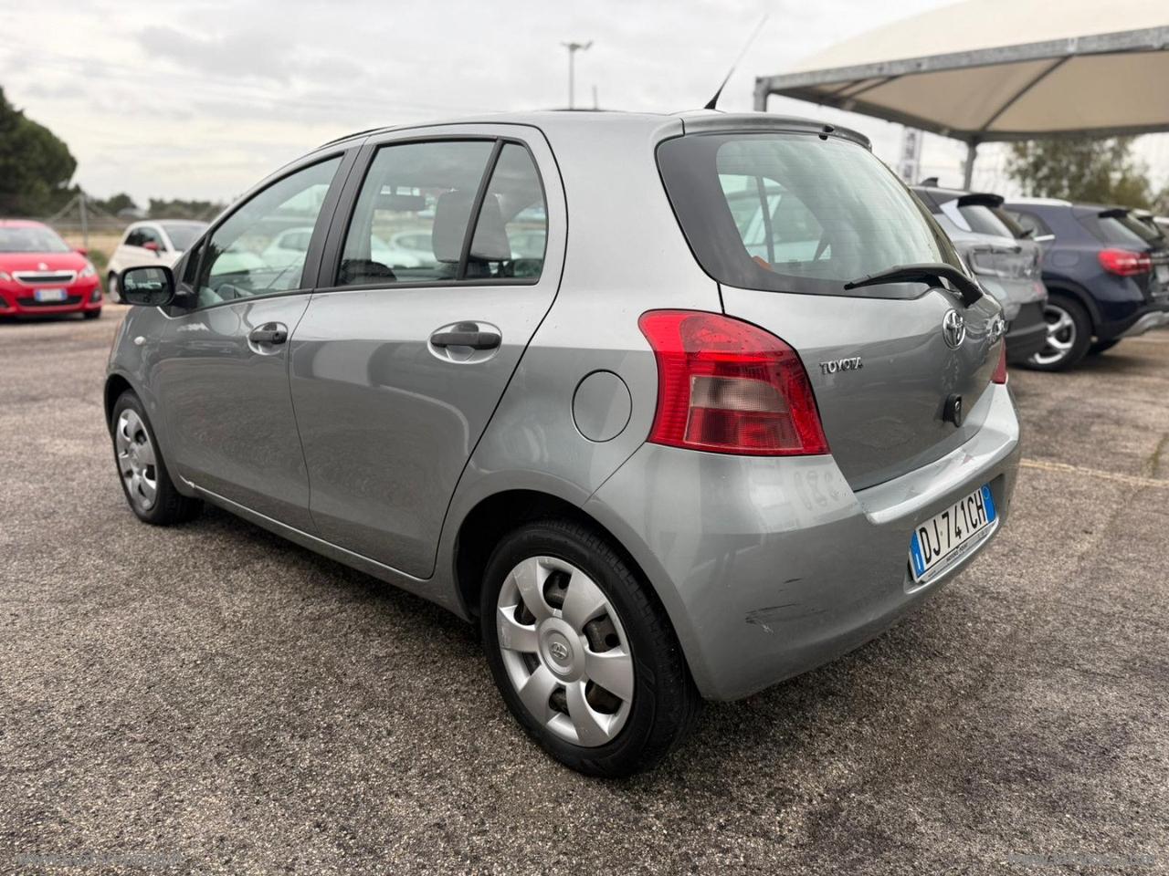 TOYOTA Yaris 1.0 5p.