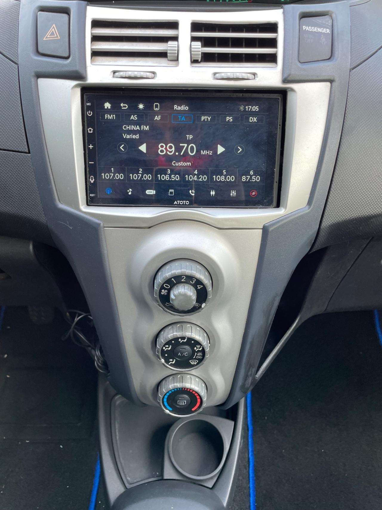 Toyota Yaris 1.0 5 porte Sol