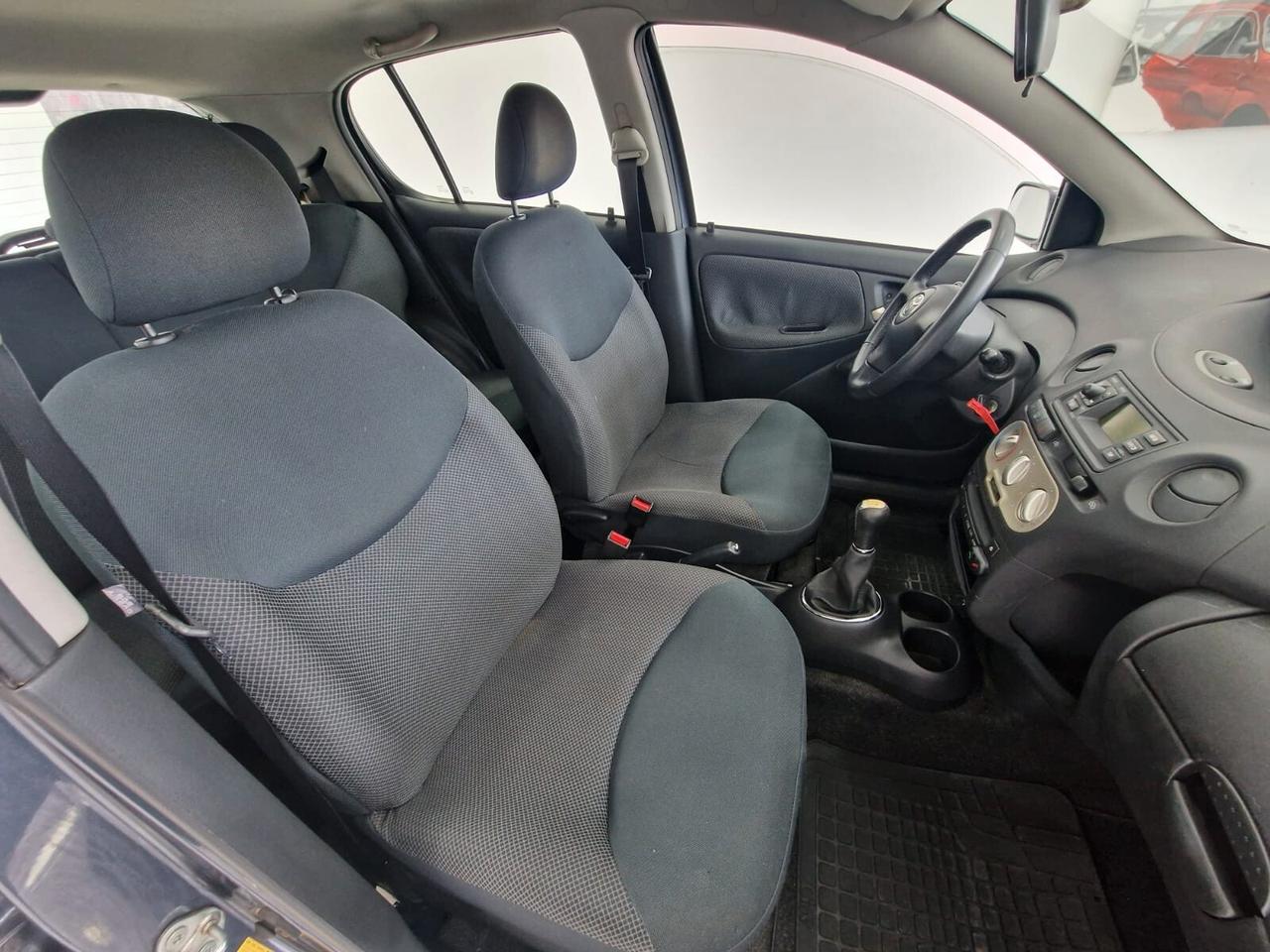 Toyota Yaris 1.3i 16V cat 5 porte Sol Blue