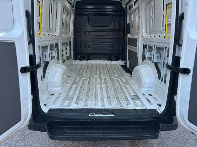 VOLKSWAGEN Crafter 30 2.0 TDI 140CV PM-TA Furgone Logistic