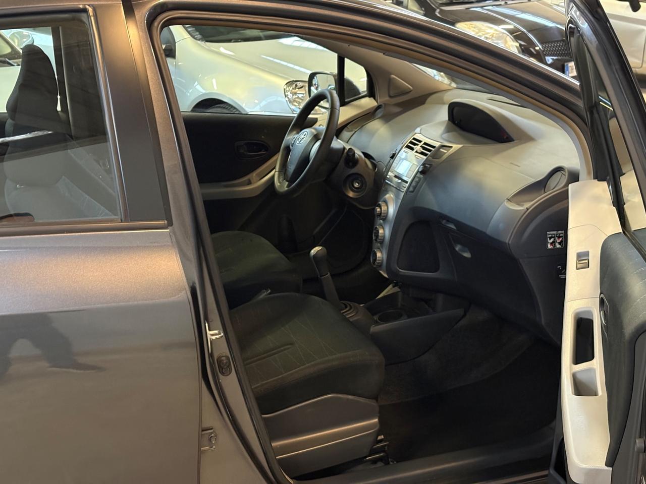 Toyota Yaris 1.0 5 porte Sol