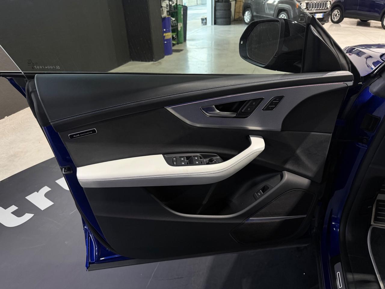 Audi Q8 RS TFSI V8 quattro tiptronic