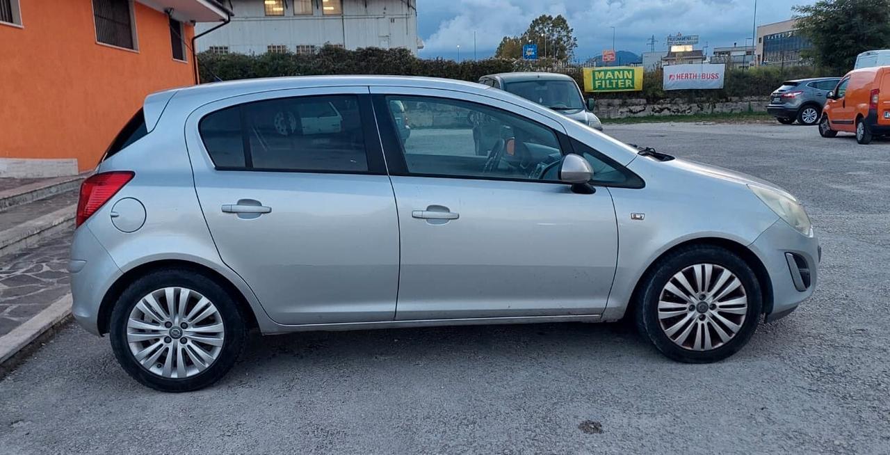 Opel Corsa 1.2 5 porte Cosmo