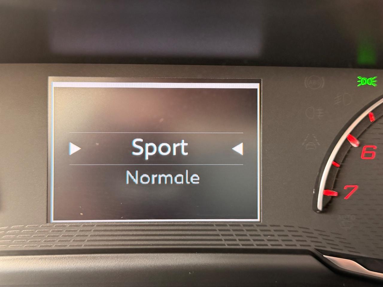 Peugeot 2008 1.5 BlueHDi 130cv EAT8 Allure AUTOMATICA