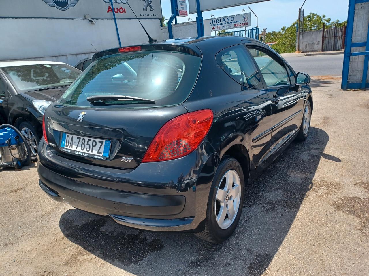 Peugeot 207 1.4 88CV 3p. ONE Line