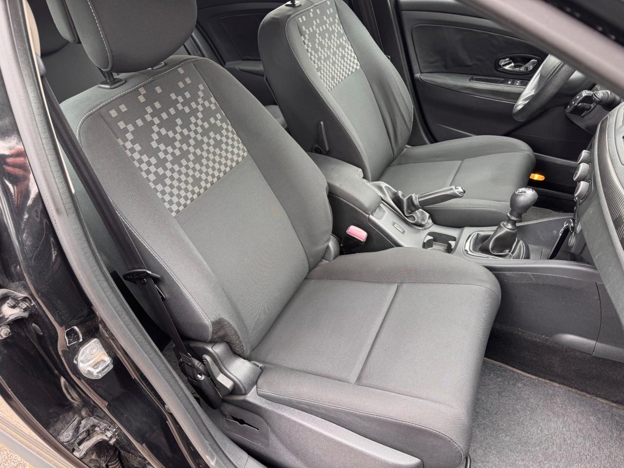 Renault Mégane 1.5 dCi 110CV neopaten garanzia 12 mesi