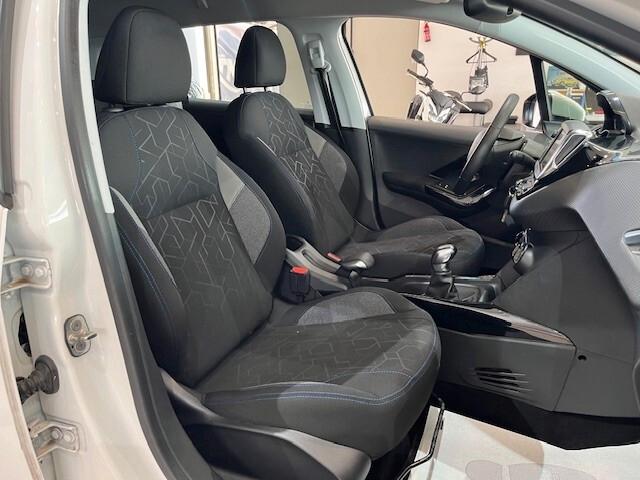 Peugeot 2008 1.2 puretech Signature s&s 82cv * 81 000 KM *
