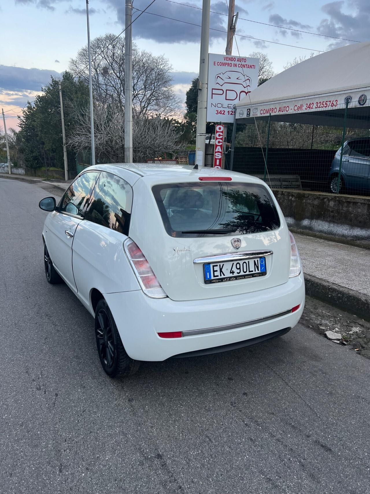 Lancia Ypsilon 1.3 MJT 75 CV Unyca