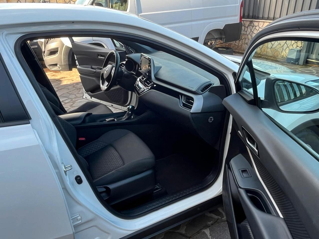 Toyota C-HR 1.8 Hybrid E-CVT Active