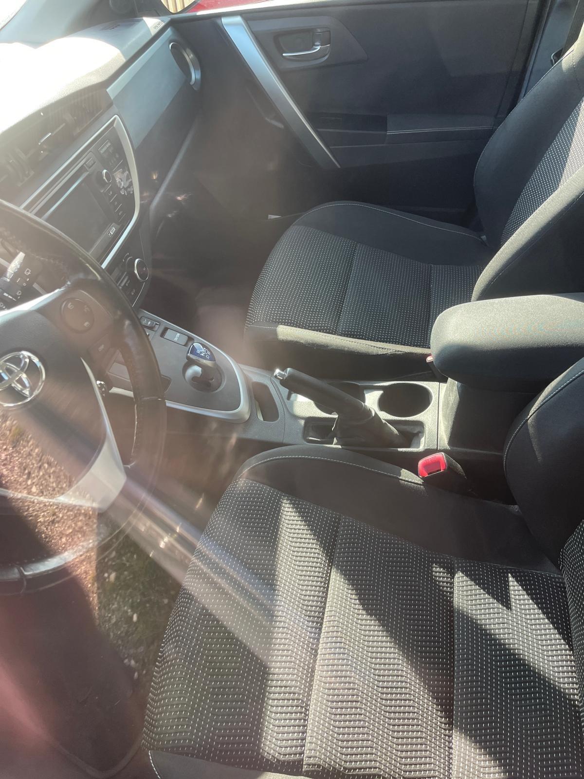 Toyota Auris 1.8 Hybrid Lounge