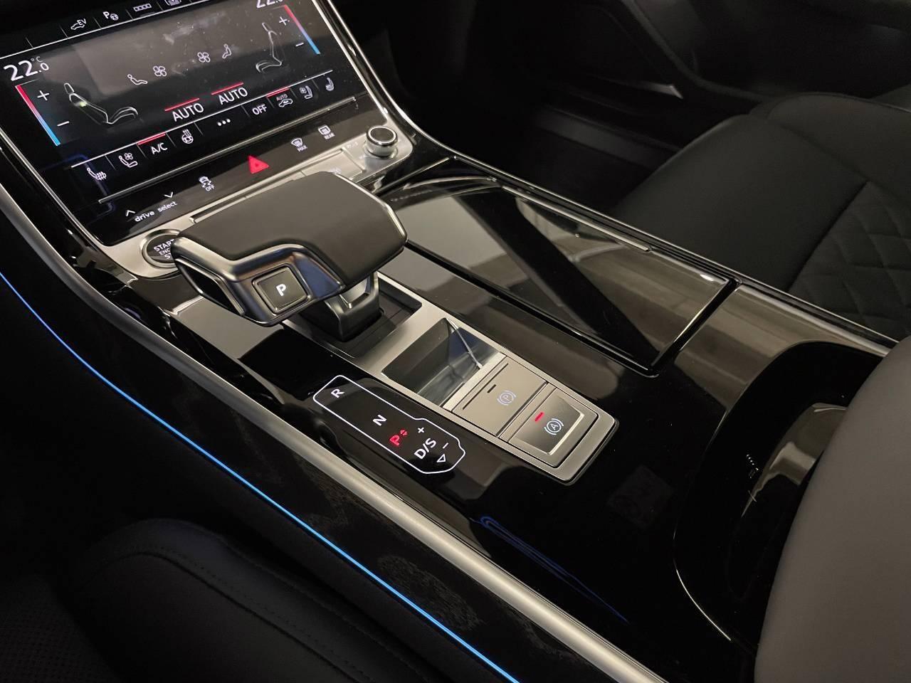 AUDI A8 60 TFSIe QUATTRO TIPTRONIC