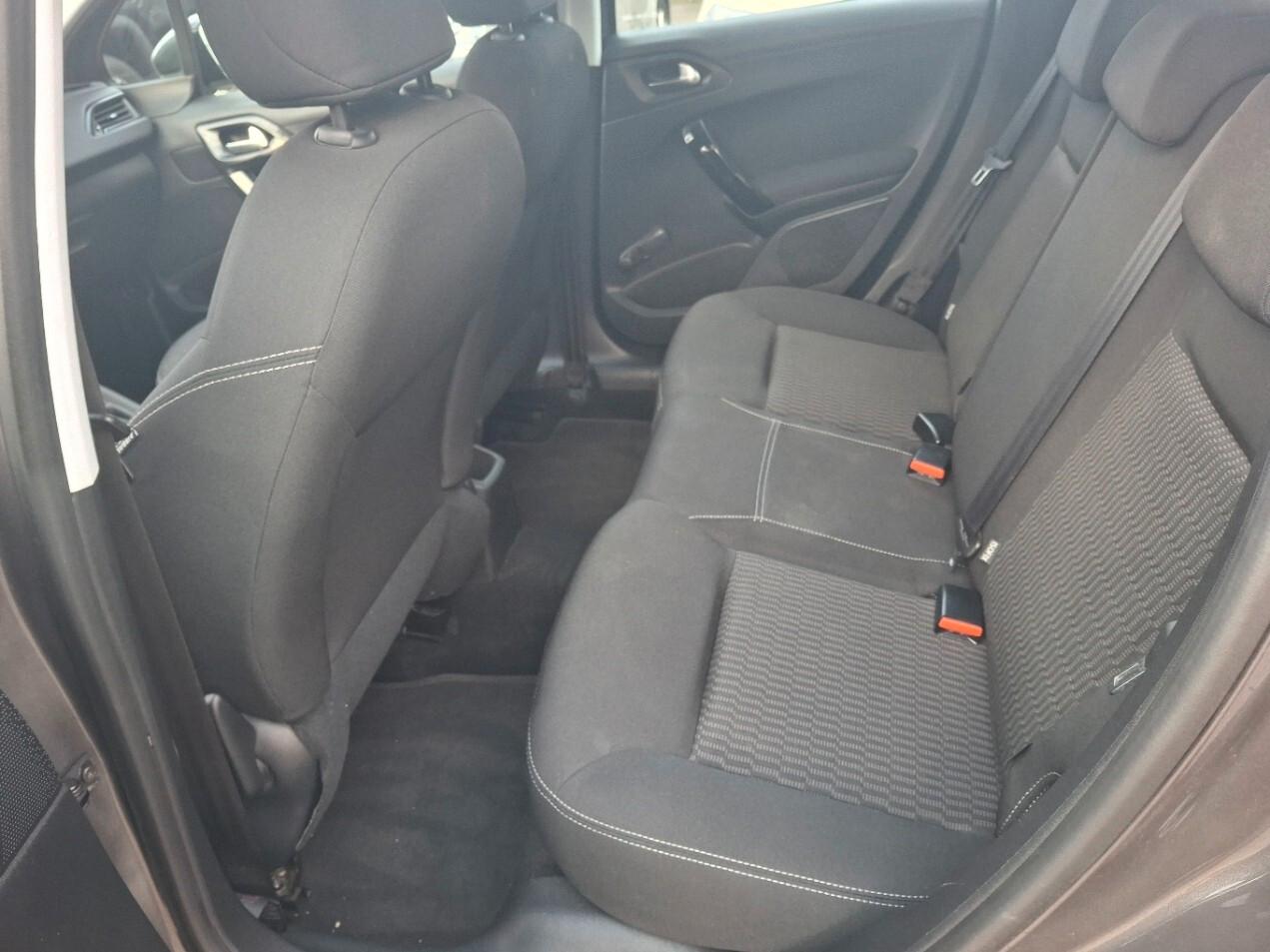 Peugeot 208 PureTech 82 5 porte Allure