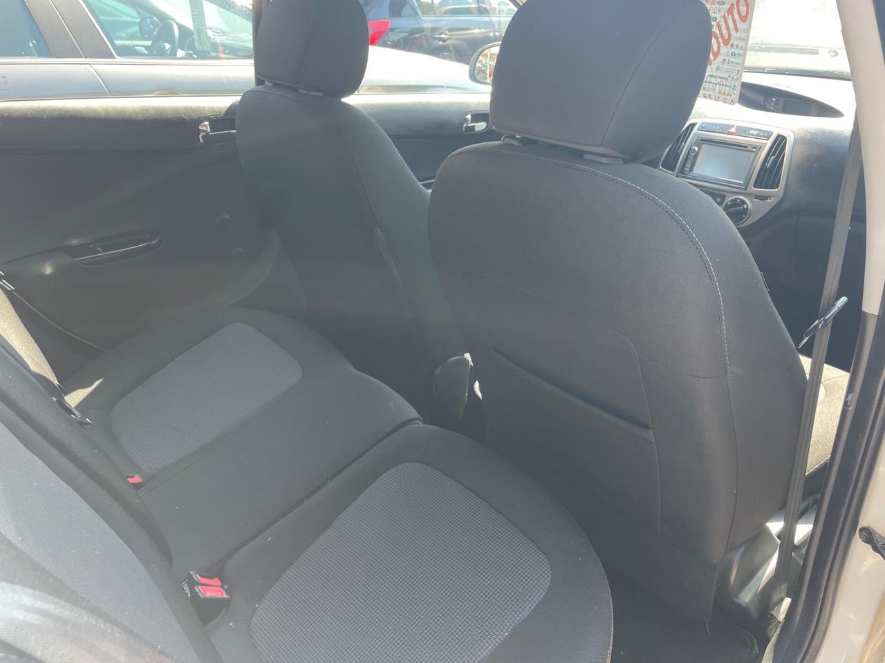 HYUNDAI i20 1.1 DIESEL 75 (CV) 2012