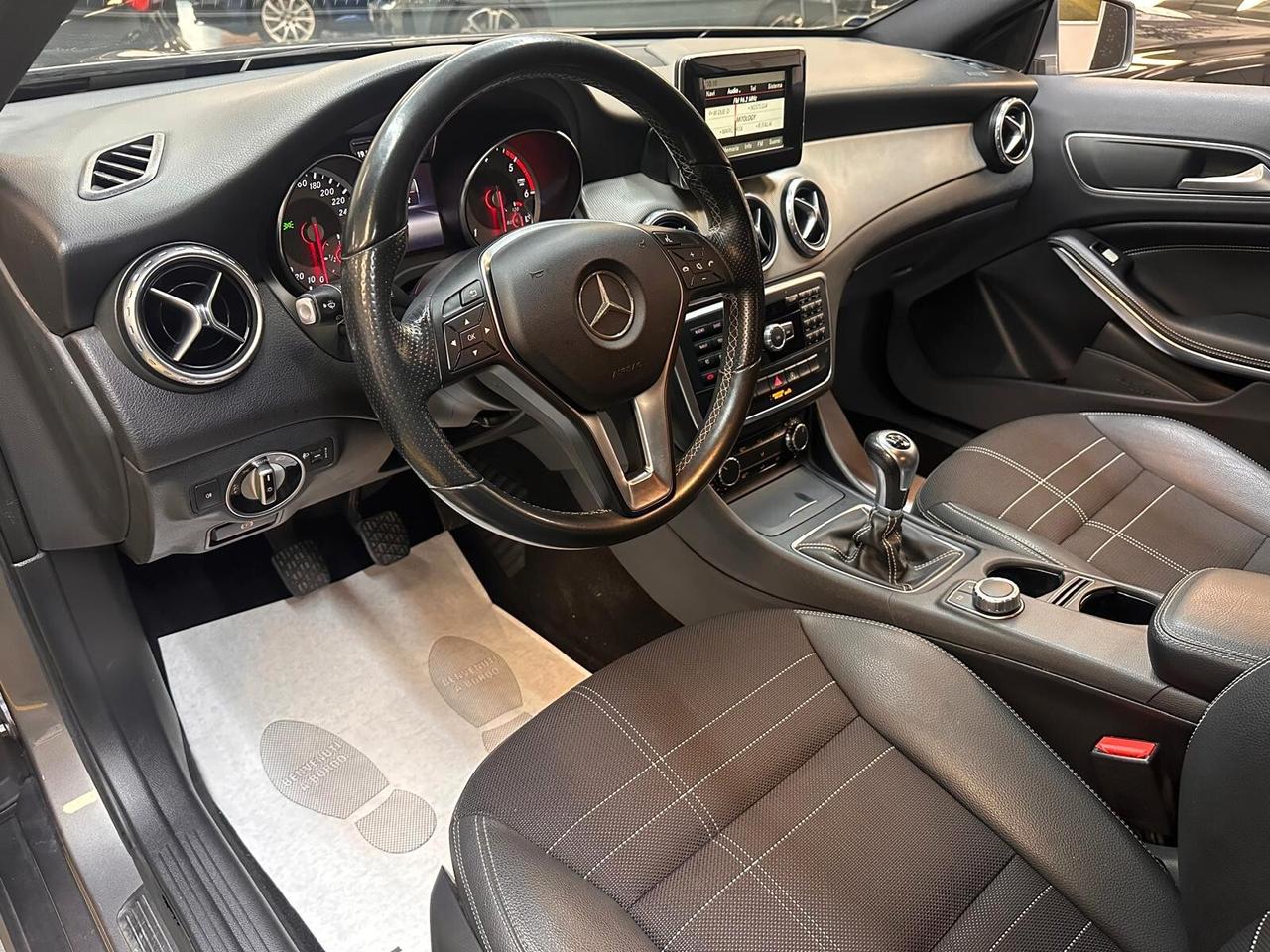 Mercedes-Benz GLA 180 d (cdi) Sport * NEOPATENTATI * 89.000 KM *