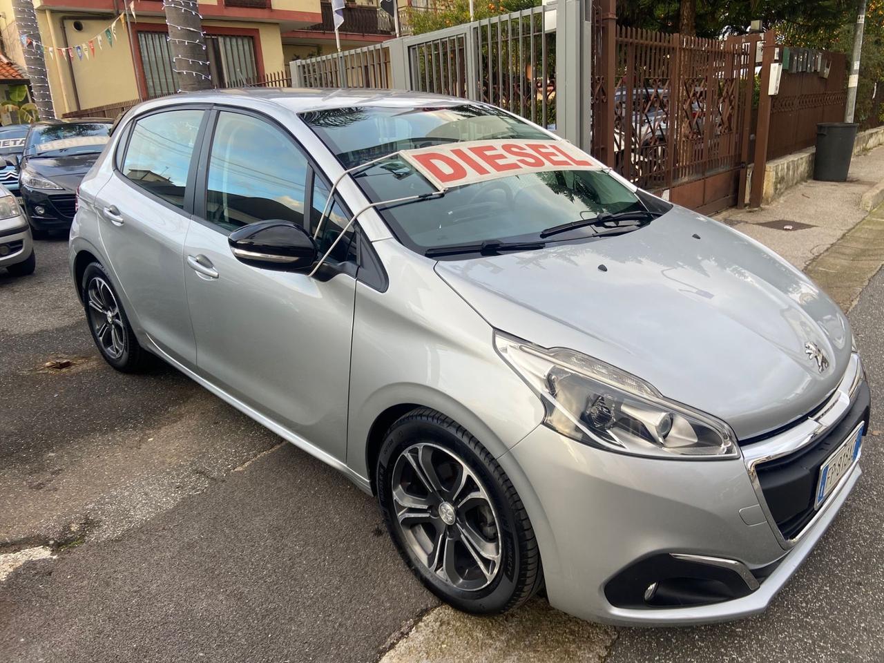 Peugeot 208 BlueHDi 75 5 porte Black Line 120.000Km