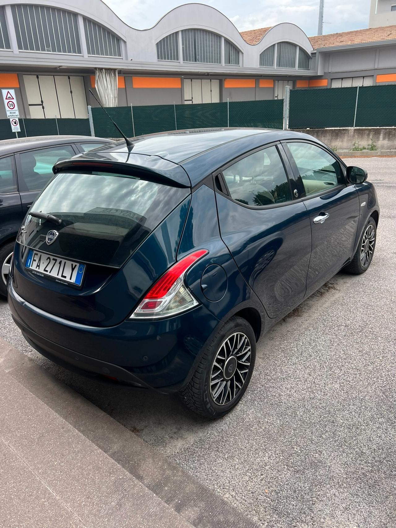 Lancia Ypsilon 1.2 69 CV 5 porte Platinum