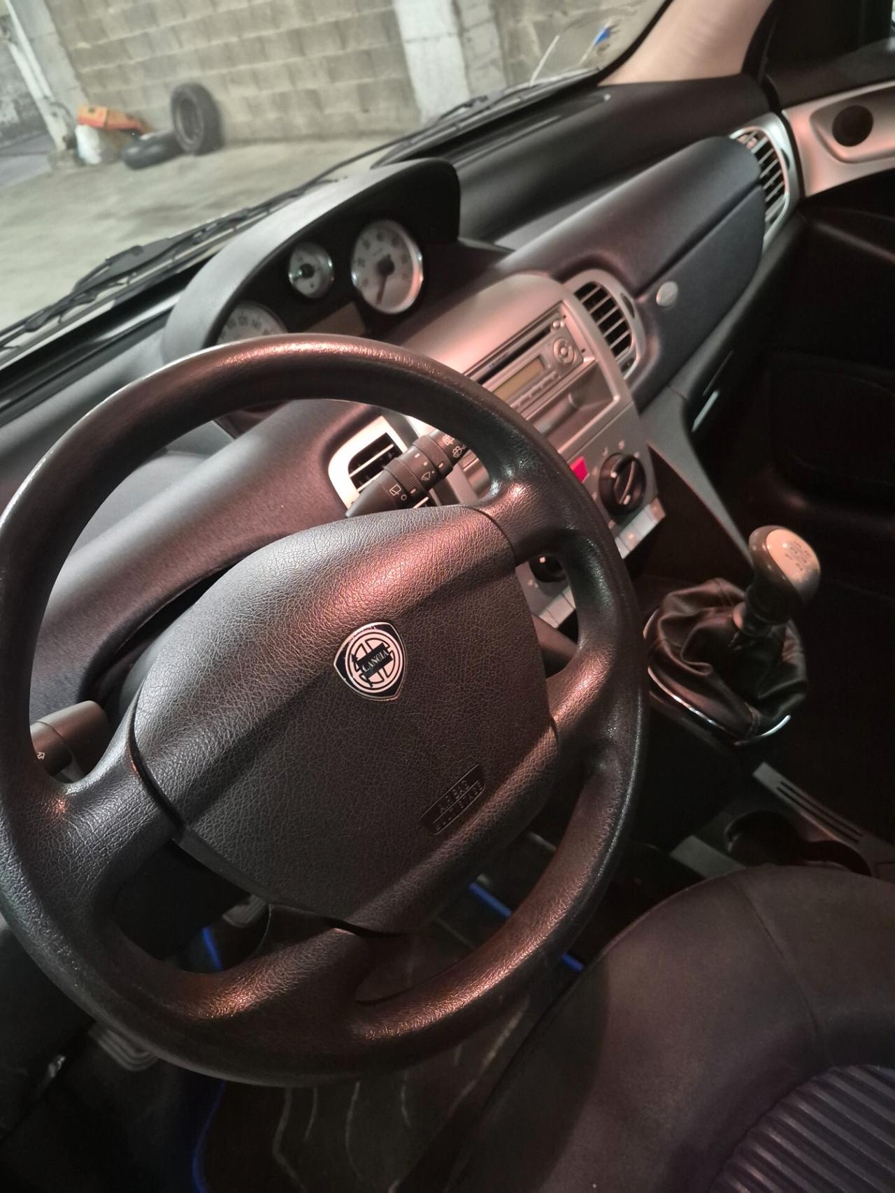 Lancia Ypsilon 1.2 Oro Giallo