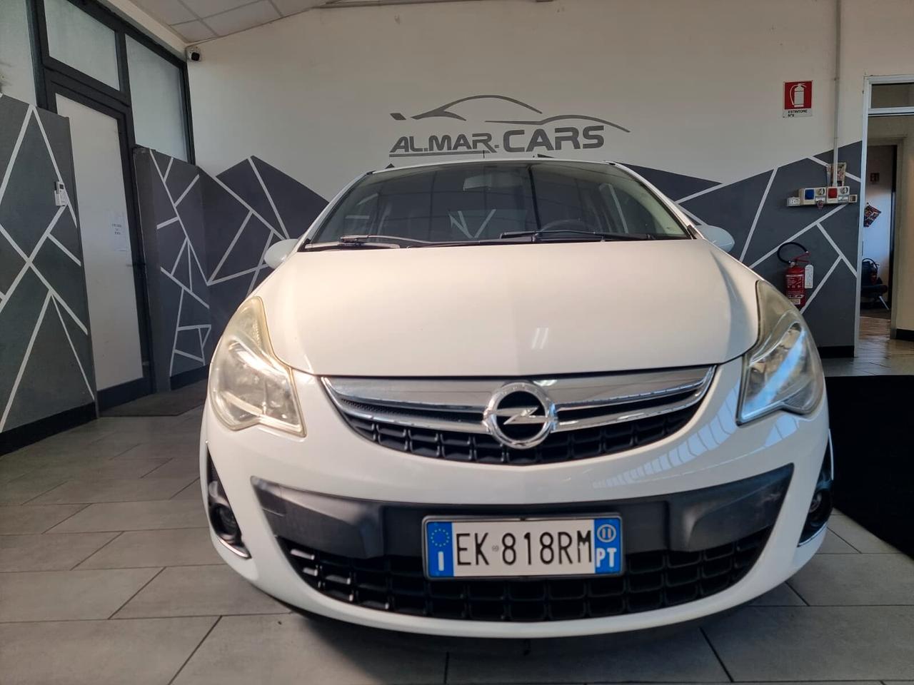 Opel Corsa 1.2 3 porte Club NEOPATENTATI