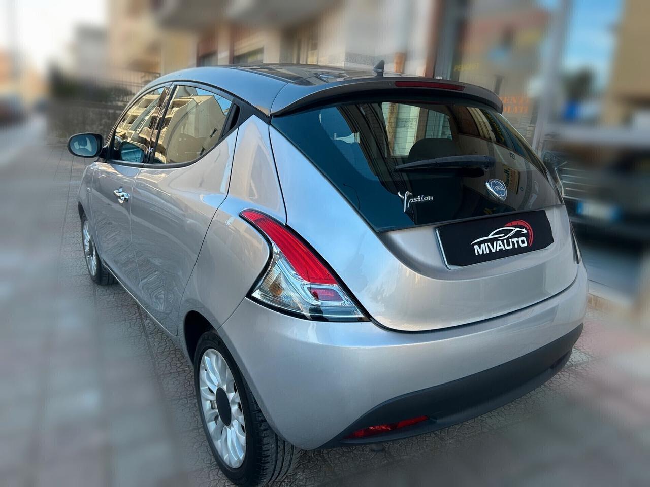 Lancia Ypsilon 0.9 TwinAir 85 CV 5 porte S&S Platinum
