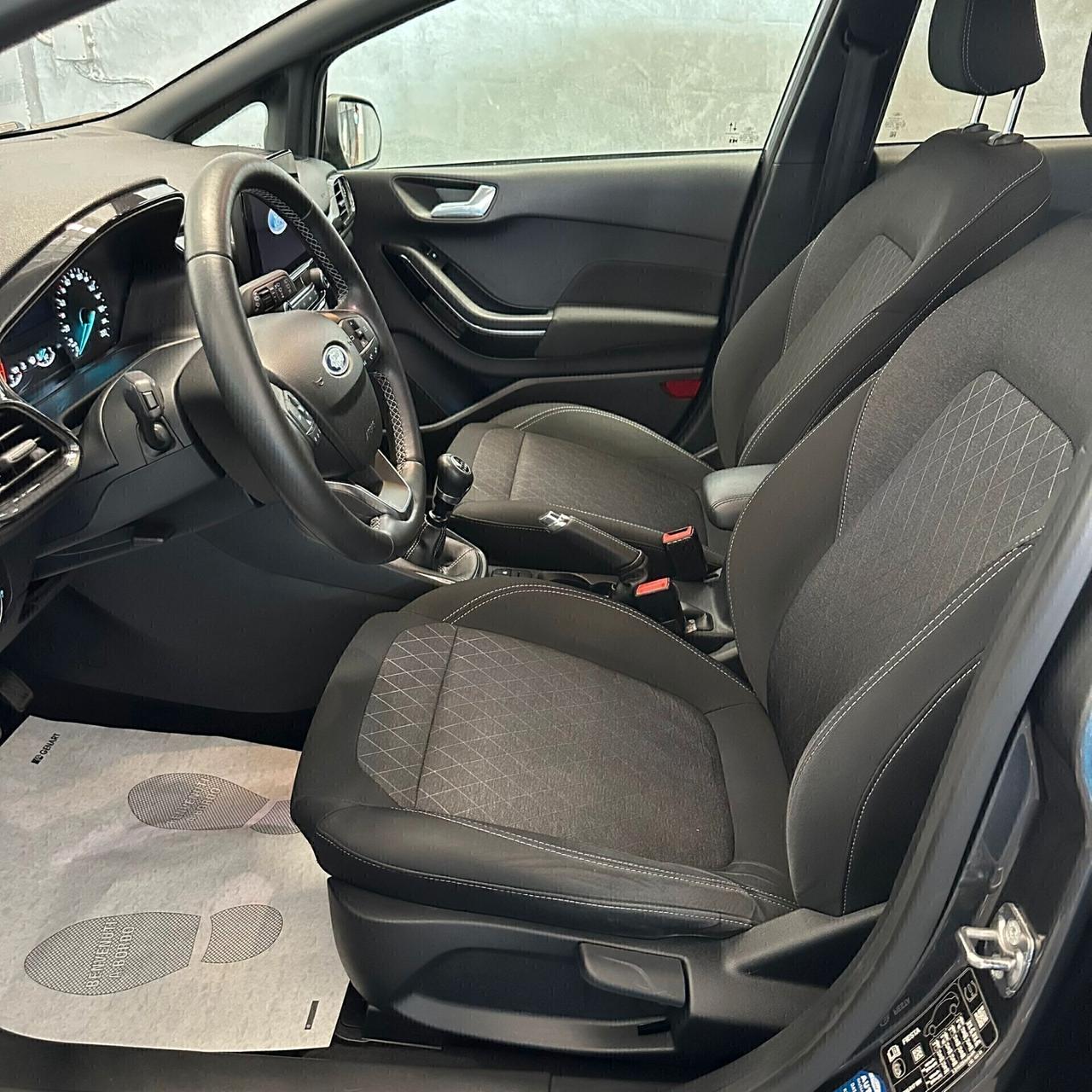 Ford Fiesta 1.0 Ecoboost Hybrid RADAR+CRUISE+NAVI+FARI LED