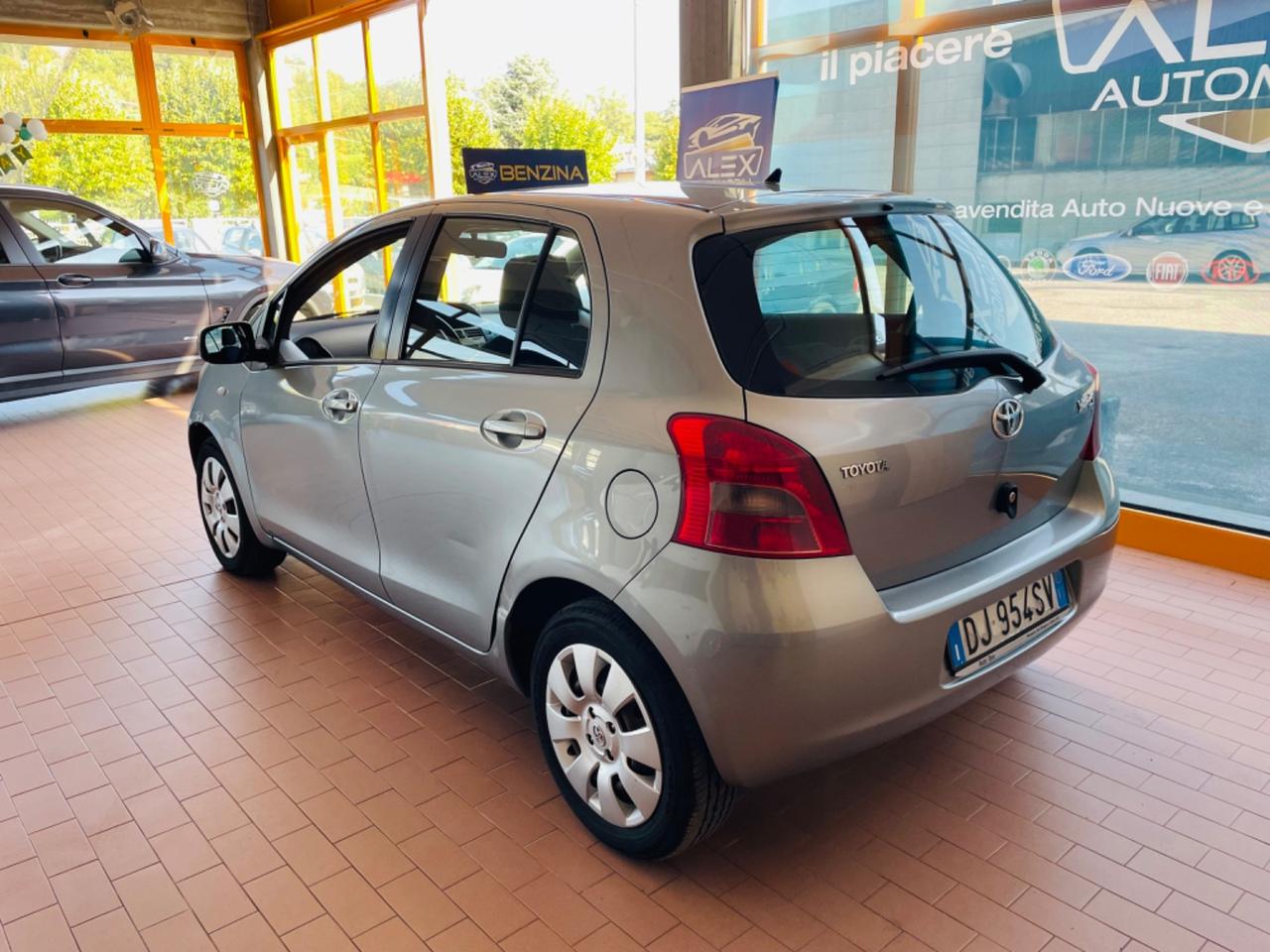 Toyota Yaris 1.300 benz 87cv 5porte