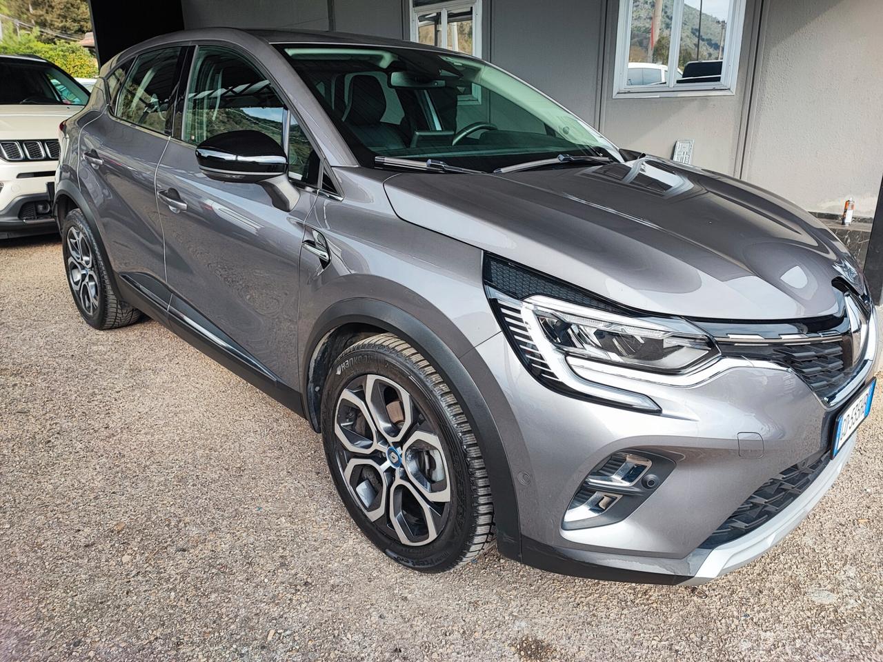 Renault Captur Plug-in Hybrid E-Tech 160 CV Initiale Paris