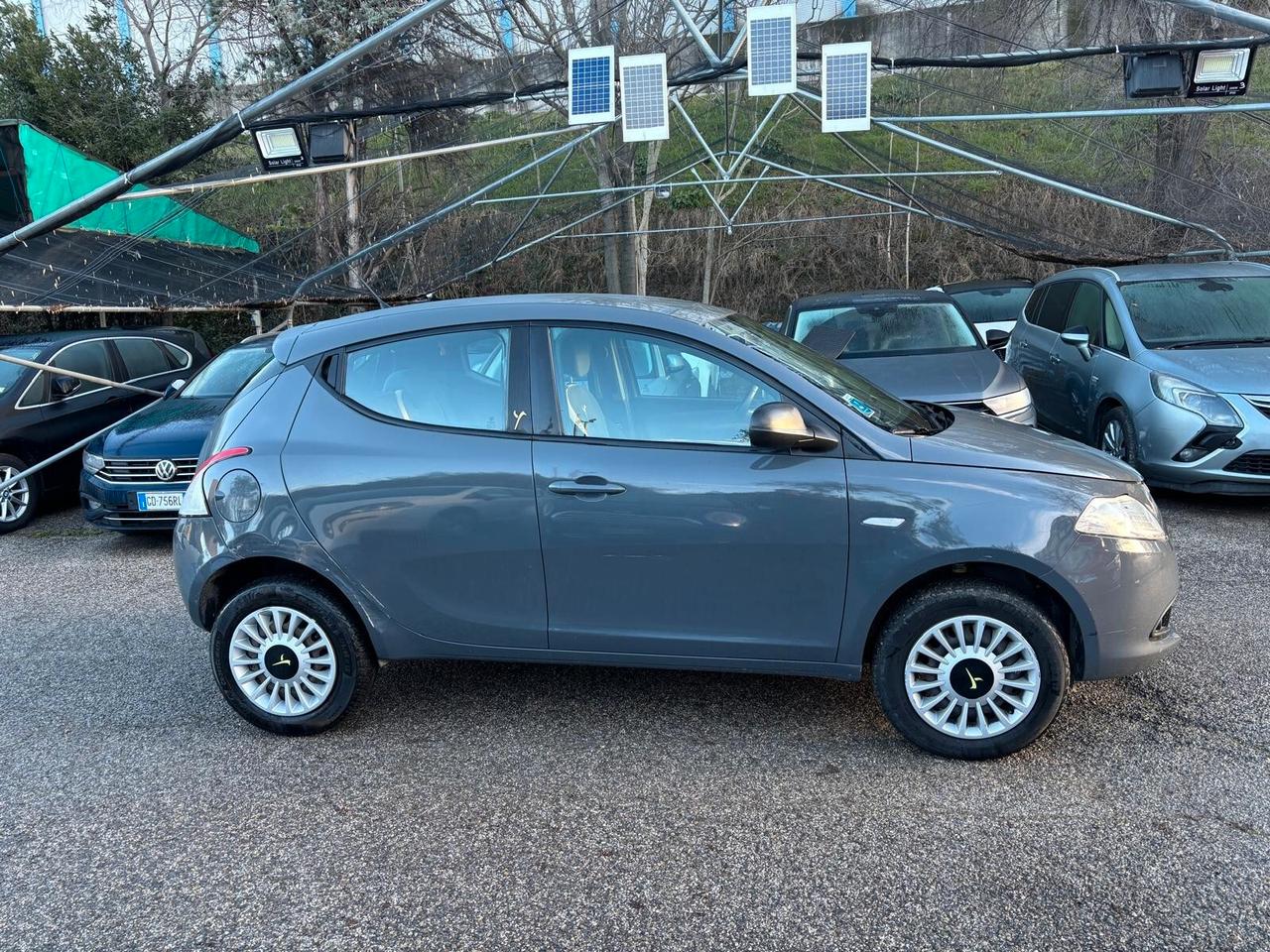 Lancia Ypsilon 0.9 TwinAir 5 porte OK Neopatentati