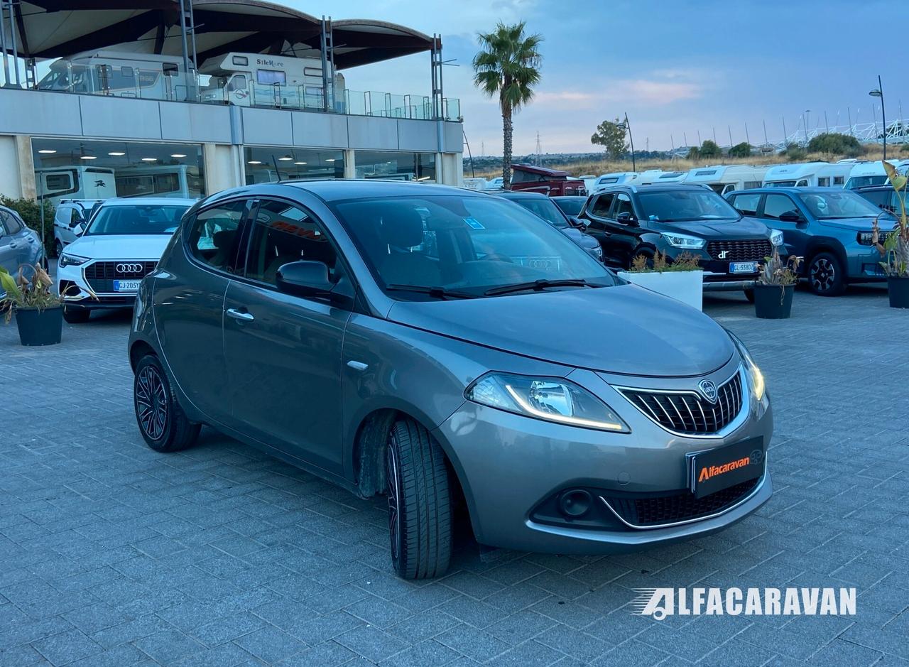 Lancia Ypsilon 1.0 firefly hybrid Gold