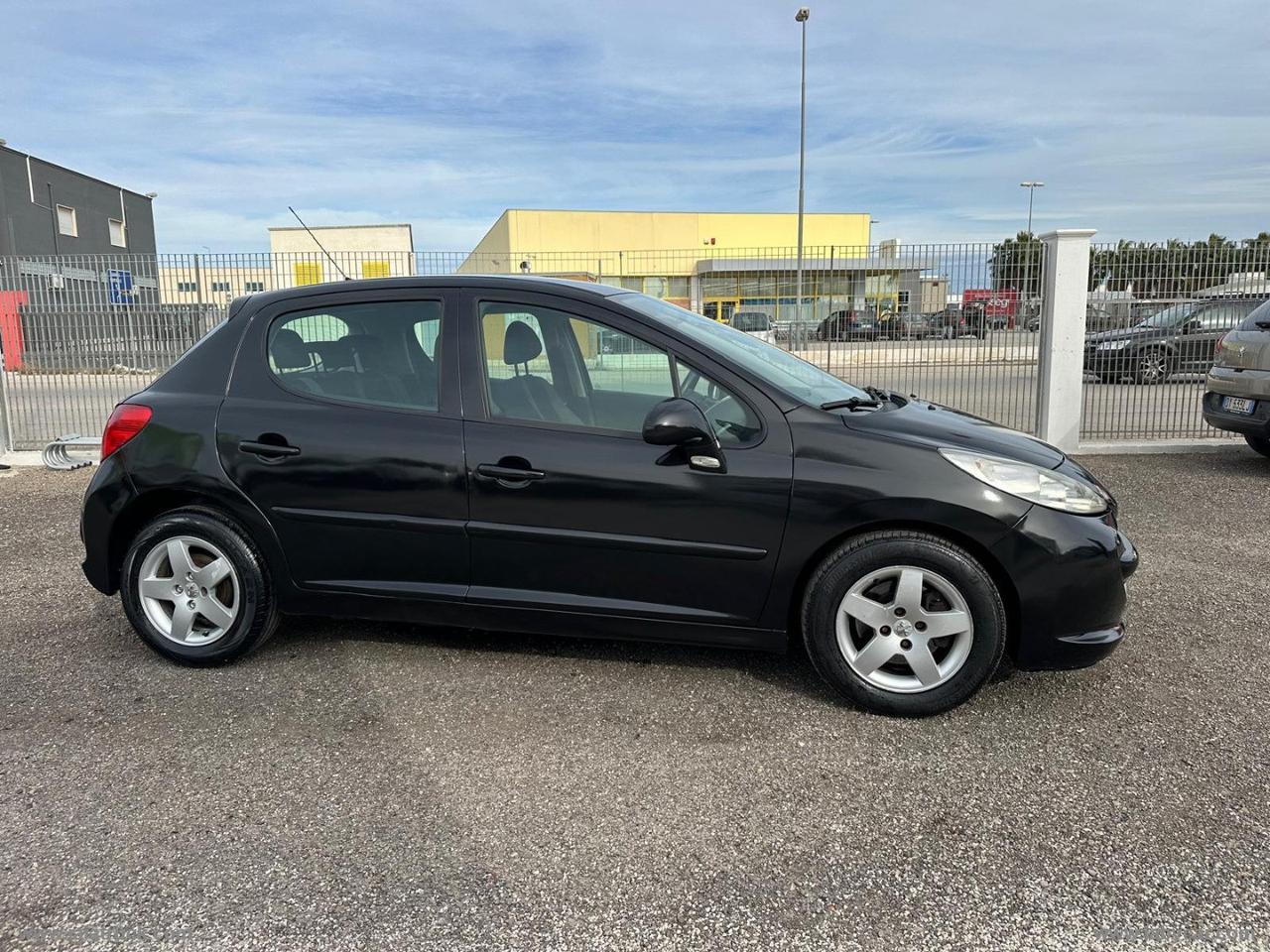 PEUGEOT 207 1.4 VTi 95 CV 5p. Energie Sport 1.4 VTi 95 CV 5p. Energie Sport